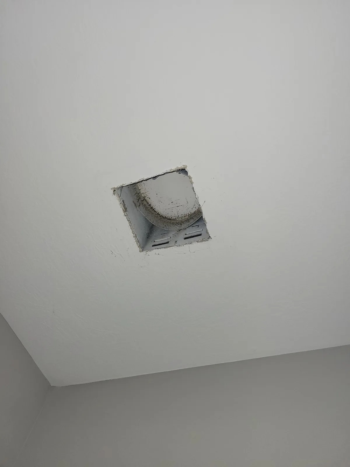 Bargersville ceiling fan replacement — BEFORE — old yellowed builder-grade fan